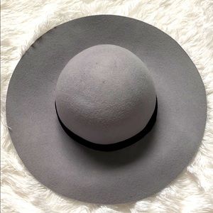 Grey/black sun hat